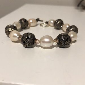Black and white beaded bracelet